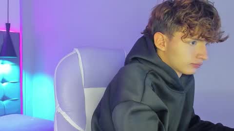 nicolasferrer18 online show from December 5, 8:06 pm