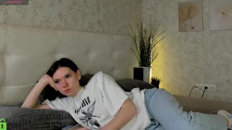 Snapshot of nicole_charm chatting on September 22, 8:57 pm GMT7TueWedThSu 0300am-0900am. Sa 1000am-0400pm online show from September 22, 8:57 pm