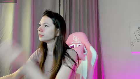 Snapshot of nicole_charm chatting on February 25, 8:32 pm GMT7TueWedThSu 0300am-0900am. Sa 1000am-0400pm online show from February 25, 8:32 pm
