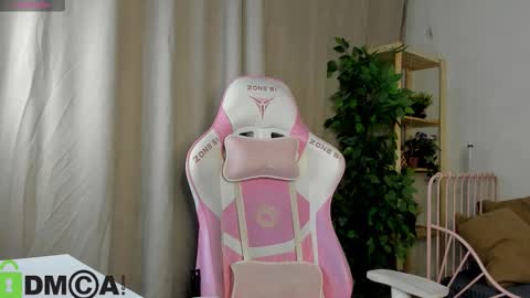 Snapshot of nicole_charm chatting on October 6, 8:48 pm GMT7TueWedThSu 0300am-0900am. Sa 1000am-0400pm online show from October 6, 8:48 pm