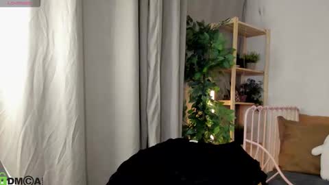 Snapshot of nicole_charm chatting on September 23, 8:59 pm GMT7TueWedThSu 0300am-0900am. Sa 1000am-0400pm online show from September 23, 8:59 pm