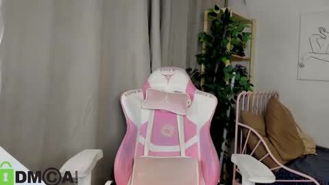 Snapshot of nicole_charm chatting on October 22, 8:32 pm GMT7TueWedThSu 0300am-0900am. Sa 1000am-0400pm online show from October 22, 8:32 pm