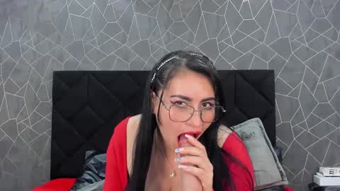 Snapshot of nicole_jonss chatting on February 27, 3:29 am Nicole online show from February 27, 3:29 am