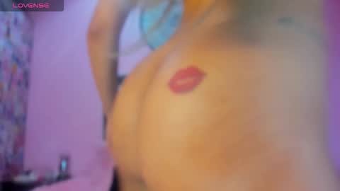 nicole_rosales online show from January 15, 7:11 pm