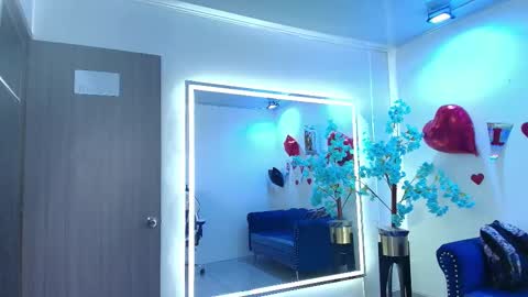 Nicolle online show from February 25, 11:25 am