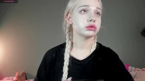 Mary online show from October 26, 3:23 pm