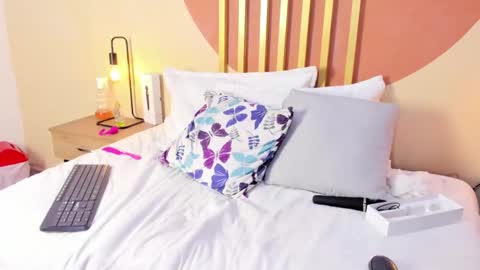 N i c o l e  online show from September 28, 8:40 pm