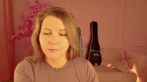 nicolehits online show from November 7, 9:45 am