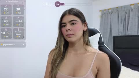 Snapshot of nicolle_jhons chatting on December 4, 1:52 am Nicolle online show from December 4, 1:52 am