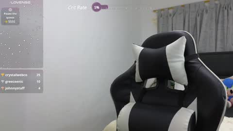 Snapshot of nicolle_jhons chatting on December 18, 2:10 am Nicolle online show from December 18, 2:10 am