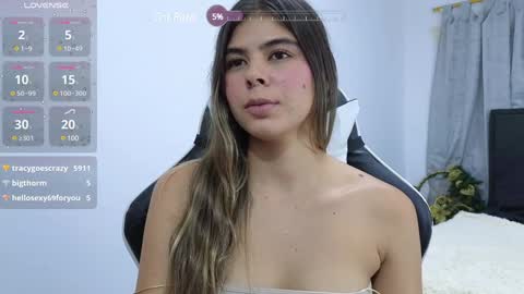 Snapshot of nicolle_jhons chatting on December 5, 4:04 am Nicolle online show from December 5, 4:04 am