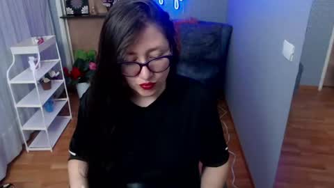 Nicolle  online show from August 2, 12:18 pm