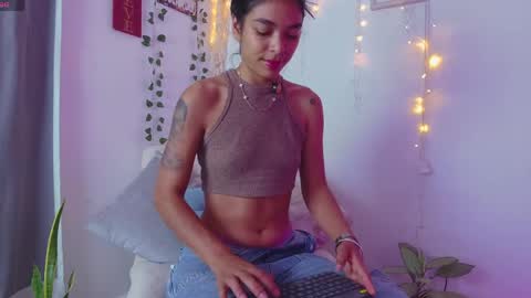 Nicolle online show from May 15, 12:13 pm