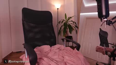 Nicollet online show from November 23, 4:10 am