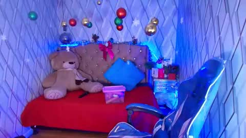 Nicolle Miley online show from December 14, 4:08 am