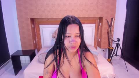 nicolysofi online show from January 7, 11:05 am