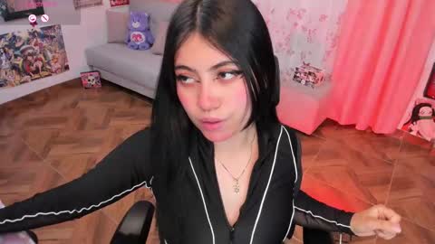 Snapshot of nidrii_07 chatting on March 11, 5:13 am      900   300   online show from March 11, 5:13 am