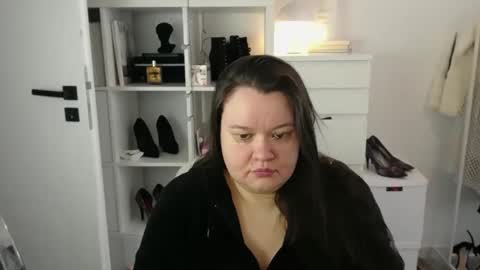 Holly online show from March 25, 7:15 am