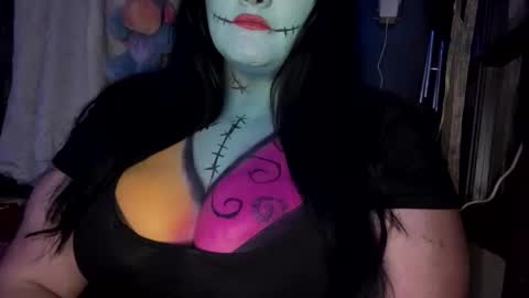 nightshade8807 online show from October 25, 4:35 am