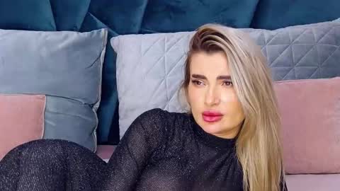 Iris online show from December 18, 1:06 pm