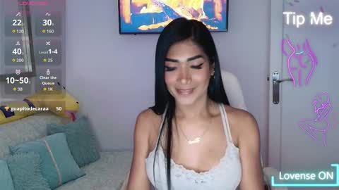 Nicolle Bustamante online show from May 6, 9:21 pm