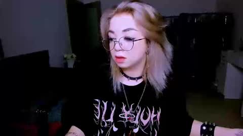 nikigoddesss online show from April 13, 6:17 am