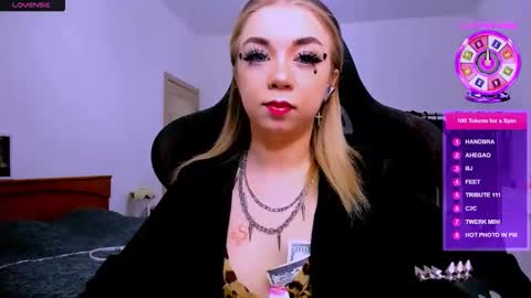 nikigoddesss online show from March 26, 7:02 am