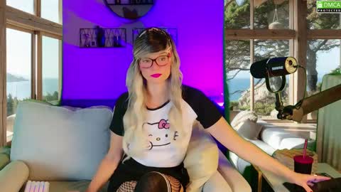 Snapshot of nikki_goldberg chatting on September 21, 9:46 am Kitty Chatte online show from September 21, 9:46 am