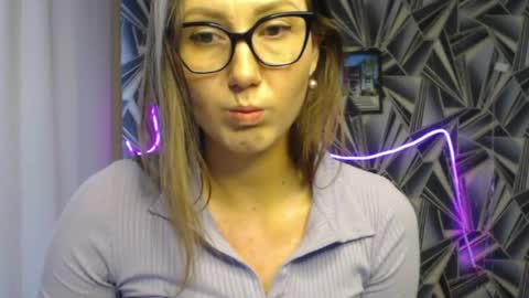 nikkikiss___ online show from June 5, 2:07 am
