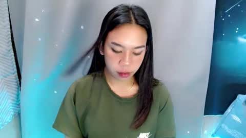 urlovelynika  online show from December 14, 12:01 am