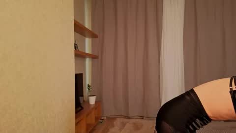 nikky online show from February 22, 8:18 am