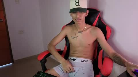 niklaus_wolf online show from April 20, 8:56 pm