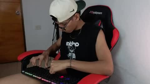 niklaus_wolf online show from April 3, 5:36 am