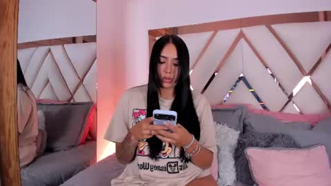 niky_vega1 online show from July 1, 3:15 am