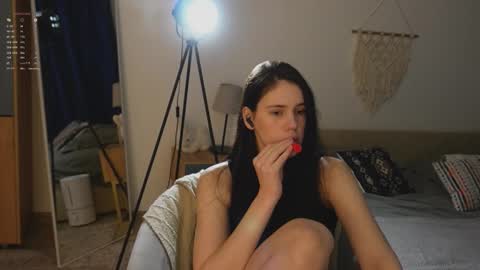 Jennet online show from November 23, 2:26 pm