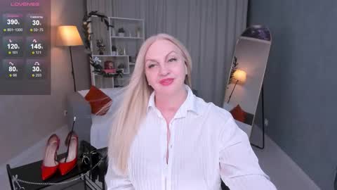 Nina online show from December 15, 2:46 pm