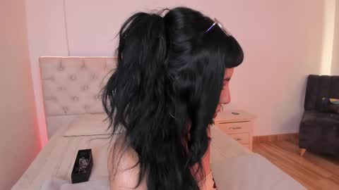 Nina Fox  online show from April 24, 2:30 pm