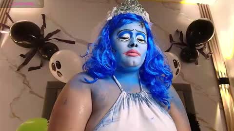  N I N A online show from October 31, 8:42 pm