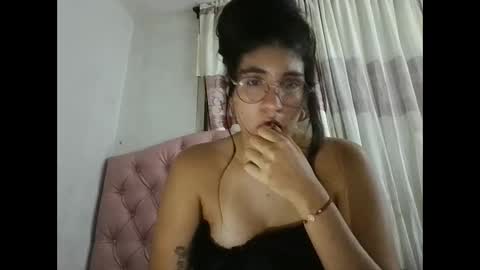 ninaa_velvett online show from April 9, 6:19 am