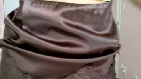 NinaOneil online show from April 13, 9:52 pm