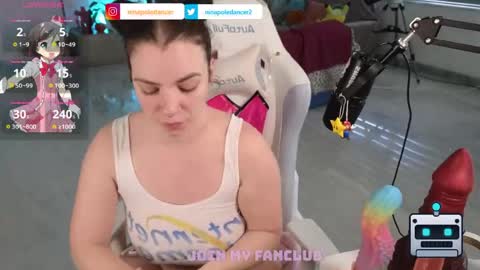 Nina online show from April 2, 1:18 pm