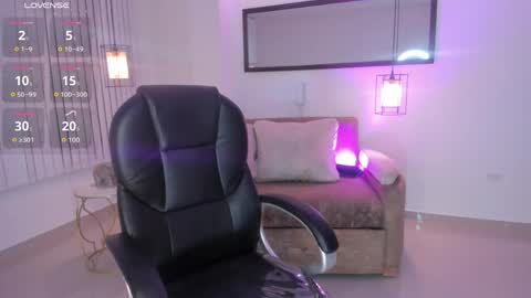 ninna_asppen online show from April 11, 4:39 am