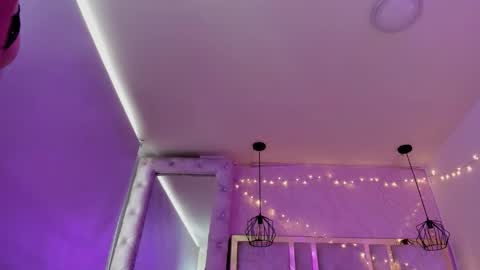  V I C T O R I A   online show from March 25, 7:09 pm