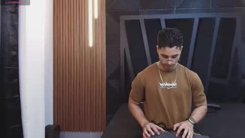 Noah online show from February 5, 12:20 pm