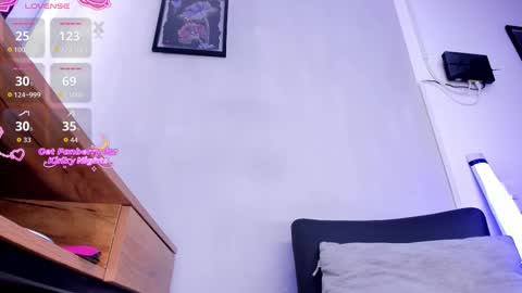 noah_devil_ online show from December 5, 7:40 am