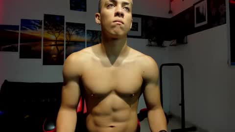 noah_flynn1 online show from December 1, 7:50 am