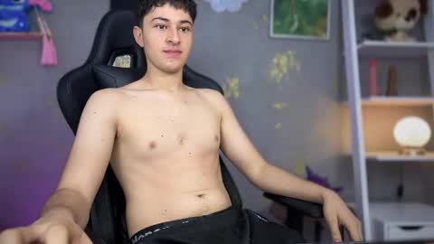 noah  online show from April 8, 12:30 pm