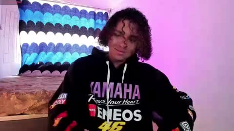 noah_smith04 online show from July 17, 4:20 pm