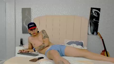 NoahThomson online show from June 17, 12:21 pm