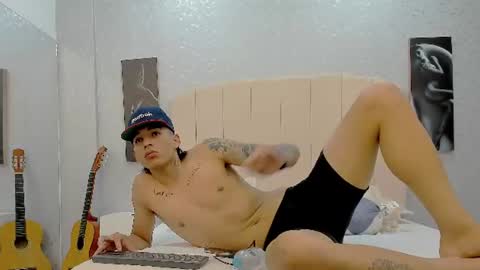 NoahThomson online show from June 23, 1:39 pm